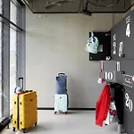 מלון Moxy Bonn Airport 4*