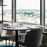 מלון Moxy Bonn Airport