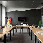 Moxy Bonn Airport מלון קלן
