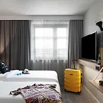 Moxy Bonn Airport קלן