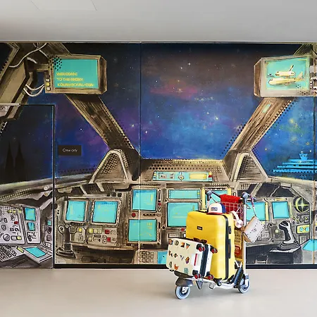 Moxy Bonn Airport Ξενοδοχείο 4*
