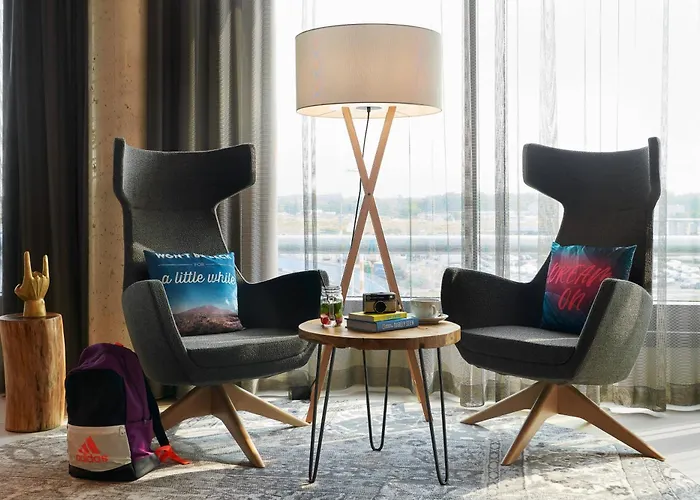 Moxy Bonn Airport 4*