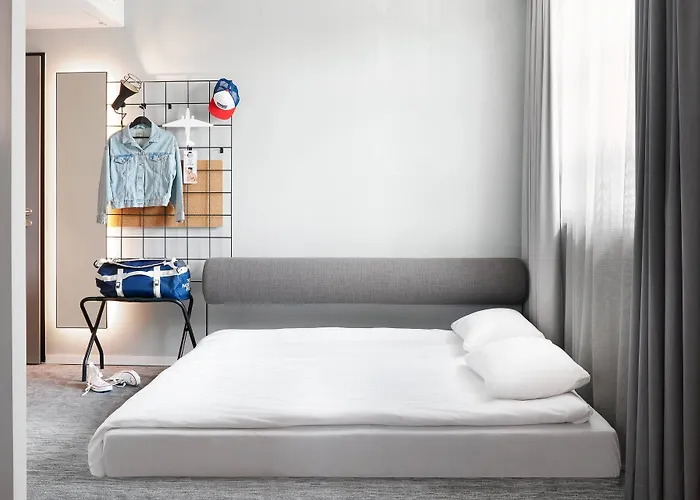 Moxy Bonn Airport Hotel 4*