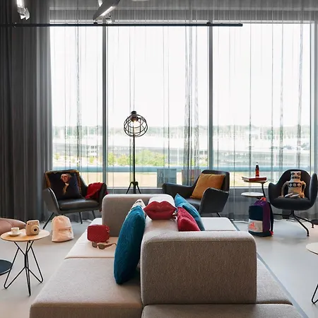 Moxy Bonn Airport Szálloda Köln