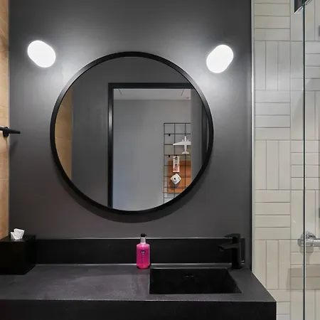 Szálloda Moxy Bonn Airport 3*