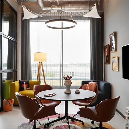 Moxy Bonn Airport 4*