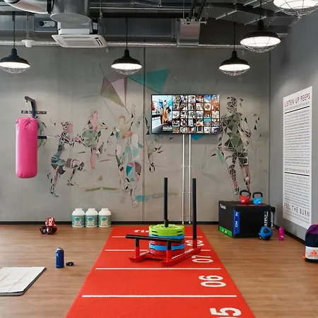 Szálloda Moxy Bonn Airport 4*
