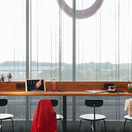 Moxy Bonn Airport Hotel