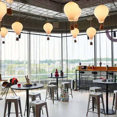 Moxy Bonn Airport 3* Köln