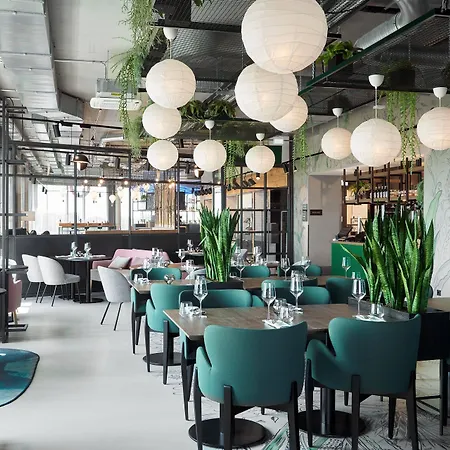 Moxy Bonn Airport 4*