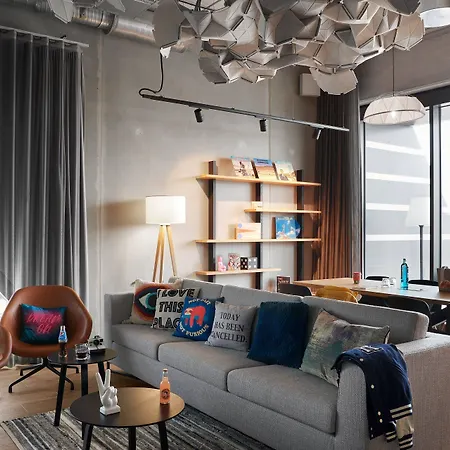 Hotel Moxy Bonn Airport 4*