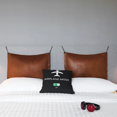 Moxy Bonn Airport Hotel 4*