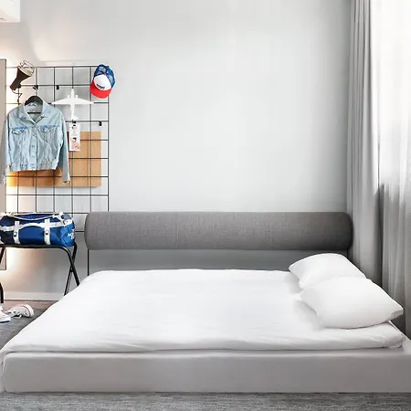 Moxy Bonn Airport Hotel 4*