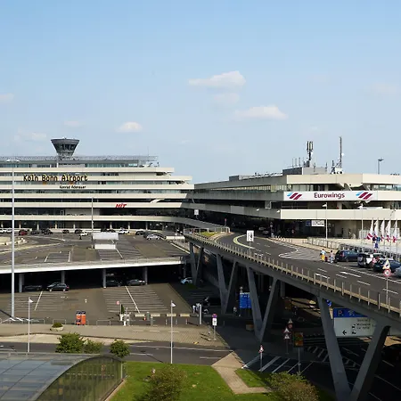 Hotel Moxy Bonn Airport 4*