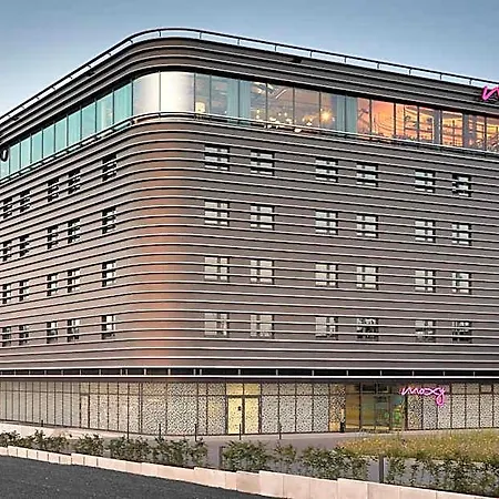 Moxy Bonn Airport מלון