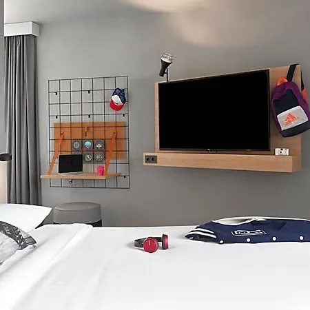 Moxy Bonn Airport 4* קלן