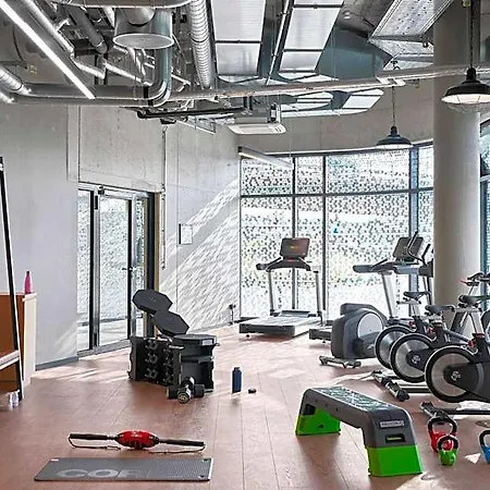 Moxy Bonn Airport מלון קלן