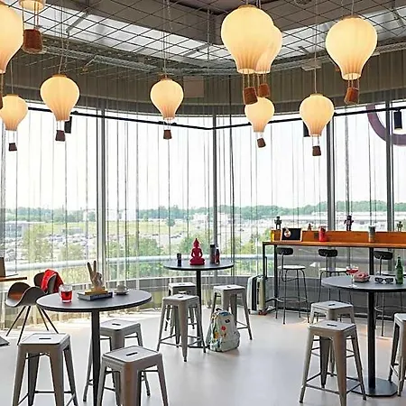 Moxy Bonn Airport מלון 4*