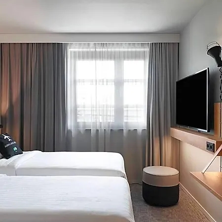 Moxy Bonn Airport מלון 4*