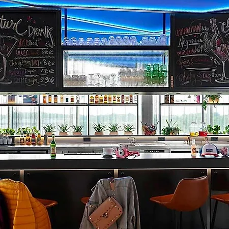 מלון Moxy Bonn Airport קלן