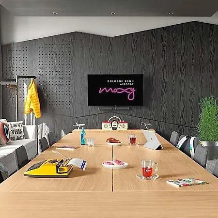 Moxy Bonn Airport 4* קלן