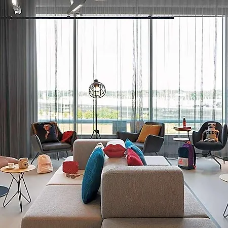 Moxy Bonn Airport קלן