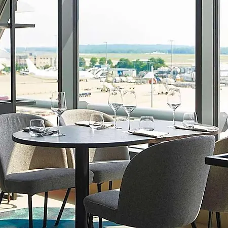Moxy Bonn Airport קלן