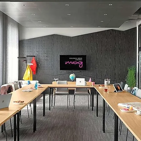Moxy Bonn Airport מלון קלן