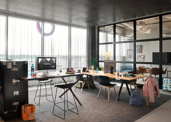 Moxy Bonn Airport Szálloda Köln