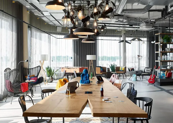 Moxy Bonn Airport Szálloda 4*