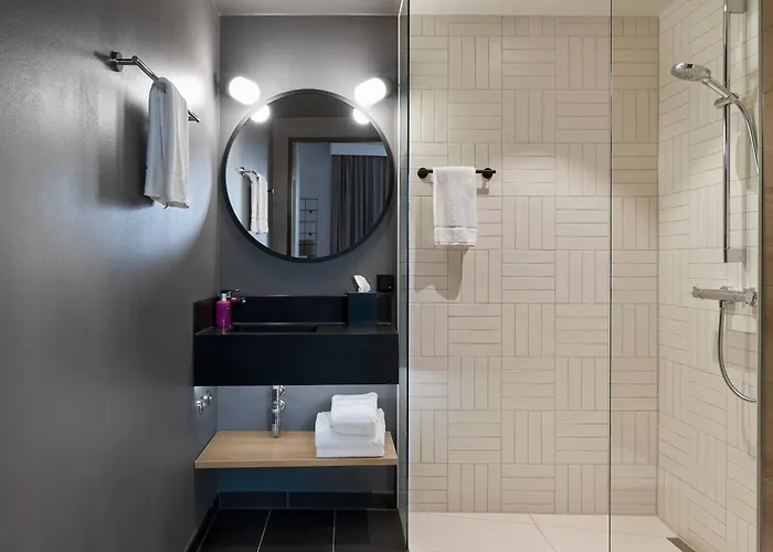 Moxy Bonn Airport 4* Köln