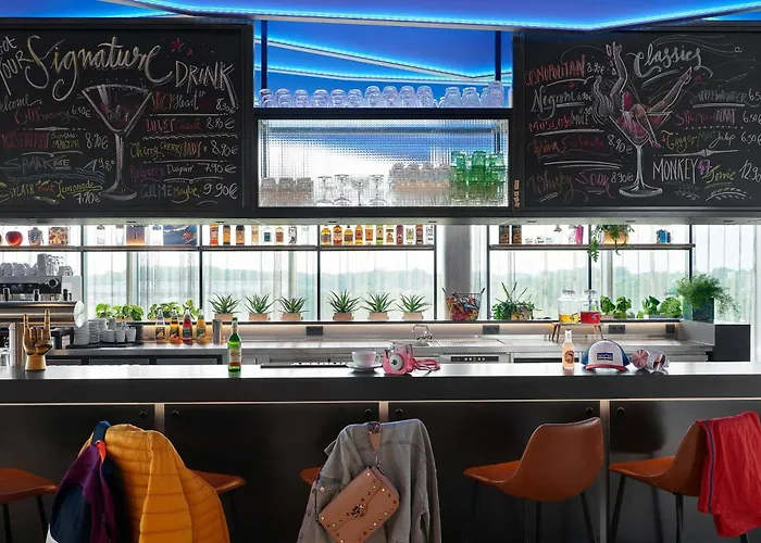 Moxy Bonn Airport Szálloda Köln