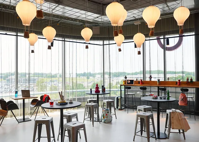 Moxy Bonn Airport 4* Köln