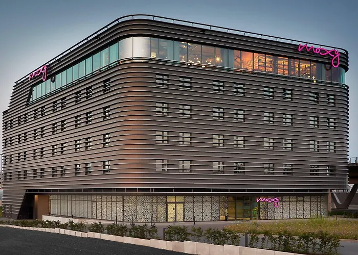 Moxy Bonn Airport Ξενοδοχείο