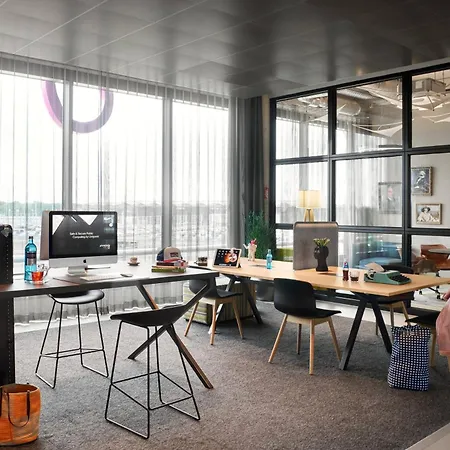 Moxy Bonn Airport Отель Кёльн