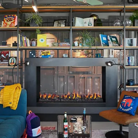 Отель Moxy Bonn Airport Кёльн