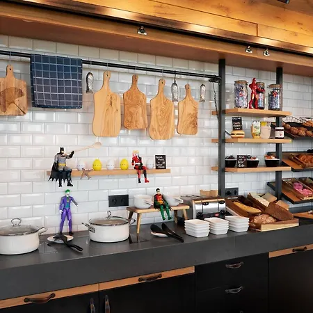 Moxy Bonn Airport Отель