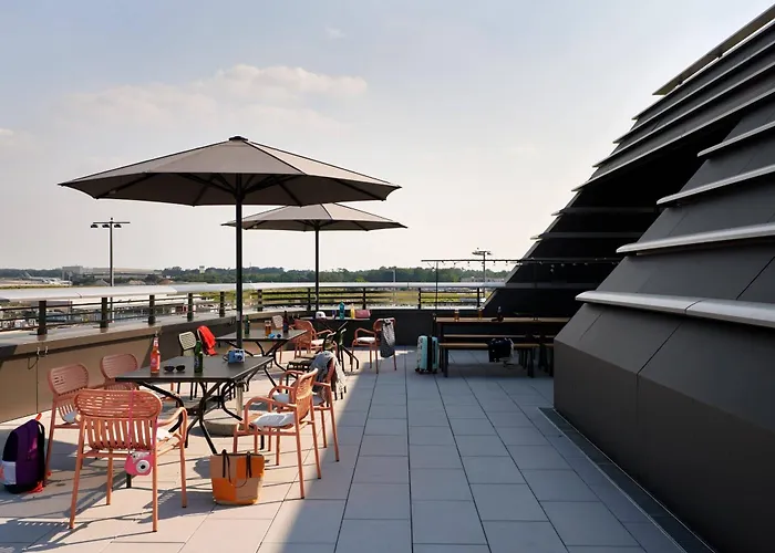 Moxy Bonn Airport 4*