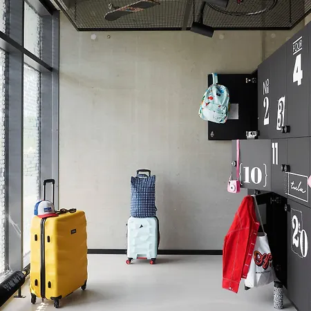 Moxy Bonn Airport 4*