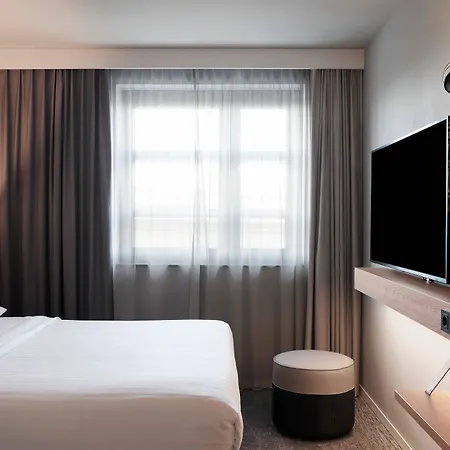 Hotell Moxy Bonn Airport 4*