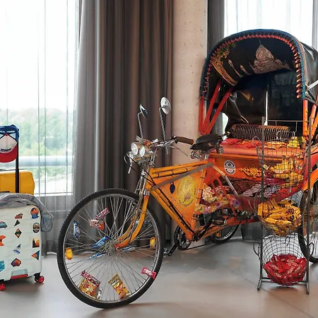 Moxy Bonn Airport Hotel 4*