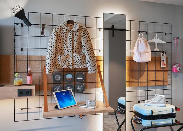 Hotel Moxy Bonn Airport 4*